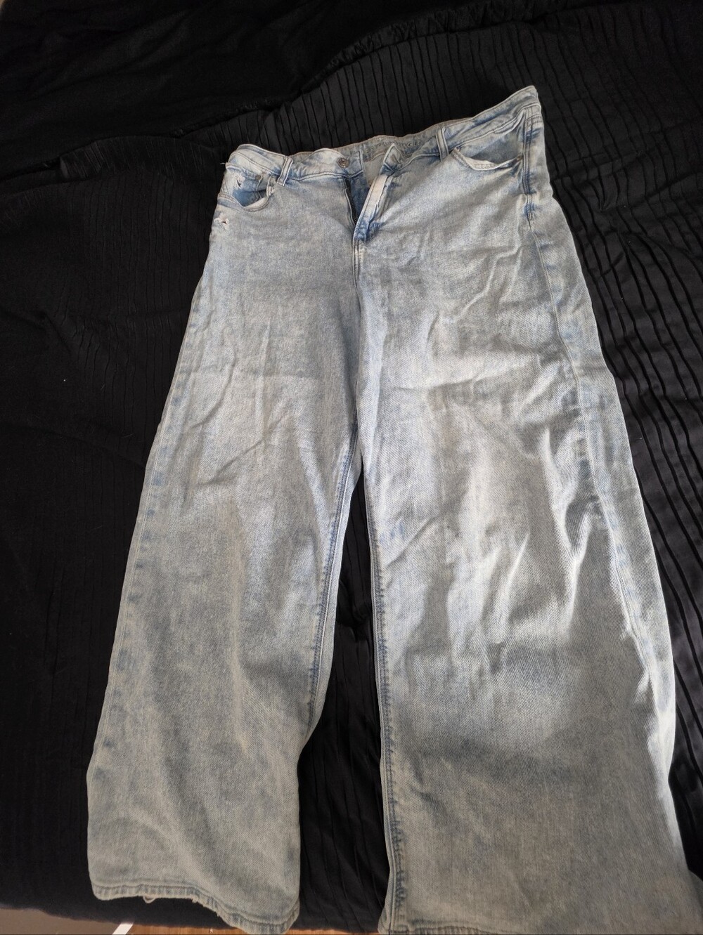 American Eagle Outfitters baggy distressed jeans